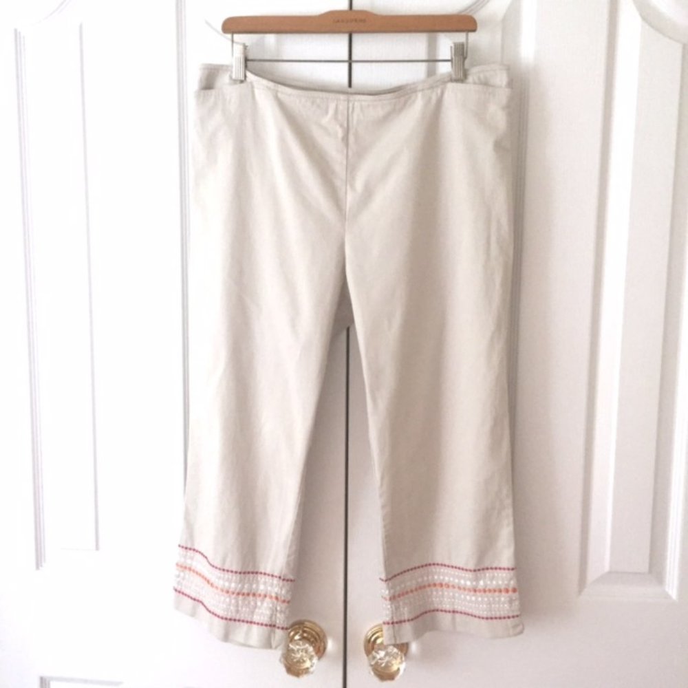 Beige Stretch Capri Pants With Embroidered Design